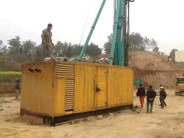 杜尔伯特如何判断水冷式机油散热器密封件是否需要更换？